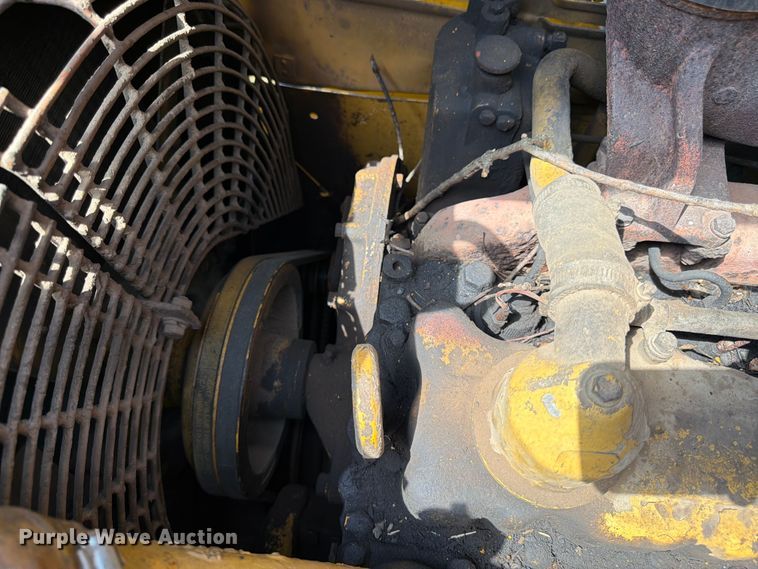 image for item FK3232 1975 Caterpillar 955L track loader