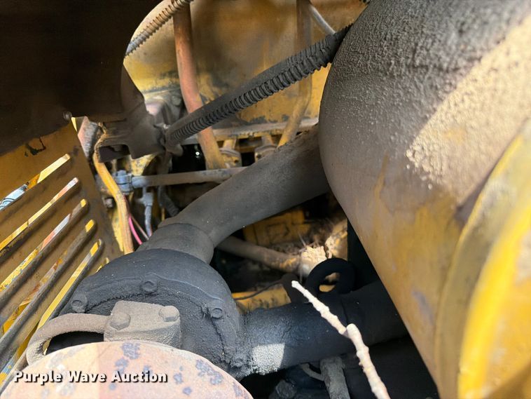 image for item FK3232 1975 Caterpillar 955L track loader