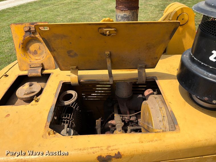 image for item FK3232 1975 Caterpillar 955L track loader