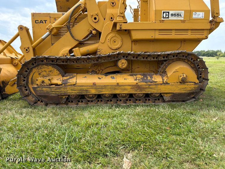 image for item FK3232 1975 Caterpillar 955L track loader