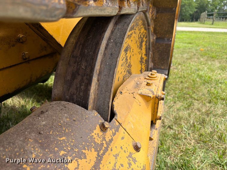 image for item FK3232 1975 Caterpillar 955L track loader