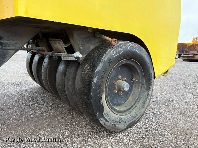 image for item FK3266 Bomag BW11RH pneumatic roller