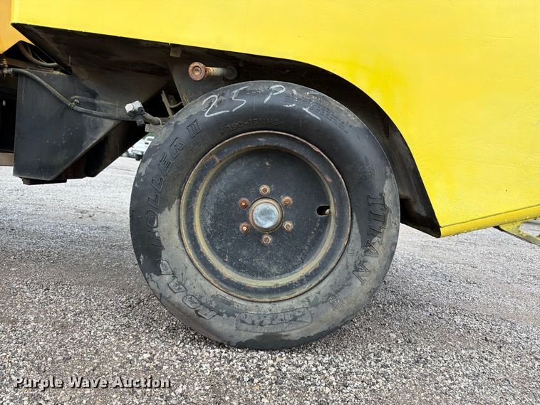 image for item FK3266 Bomag BW11RH pneumatic roller