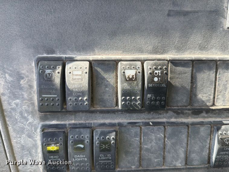 image for item FK3511 1998 Western Star 4900 dump truck