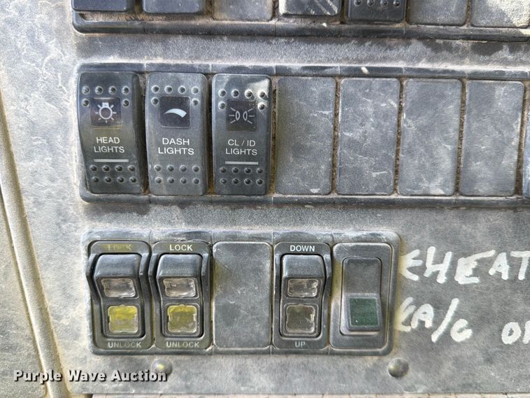 image for item FK3511 1998 Western Star 4900 dump truck