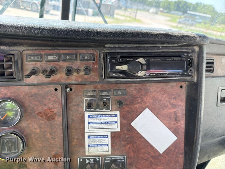 image for item FK3512 2004 Kenworth W900 ready mix truck