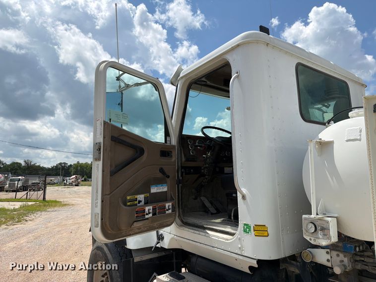 image for item FK3514 2014 International PayStar 5500i ready mix truck