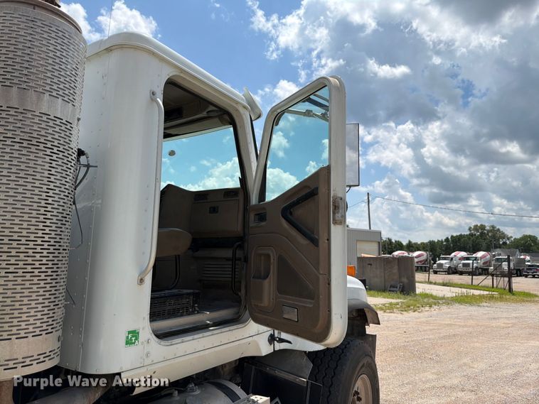 image for item FK3514 2014 International PayStar 5500i ready mix truck