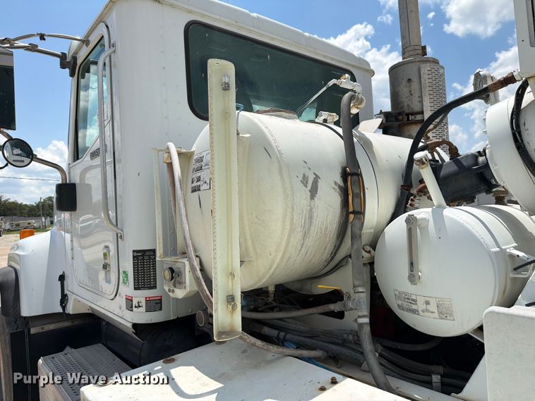 image for item FK3515 2013 International Paystar ready mix truck