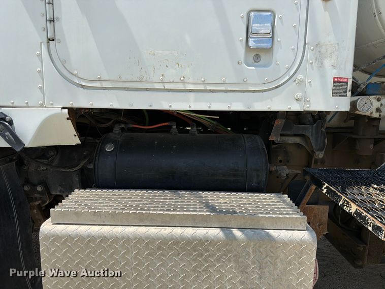 image for item FK3518 2013 International PayStar 5500i ready mix truck