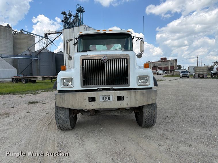 image for item FK3521 2007 International DF557 ready mix truck