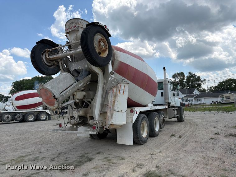 image for item FK3521 2007 International DF557 ready mix truck