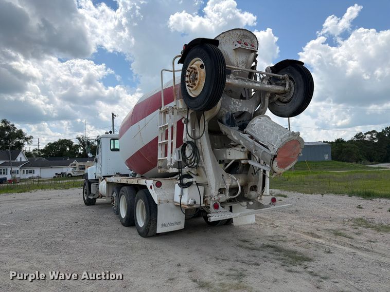 image for item FK3521 2007 International DF557 ready mix truck