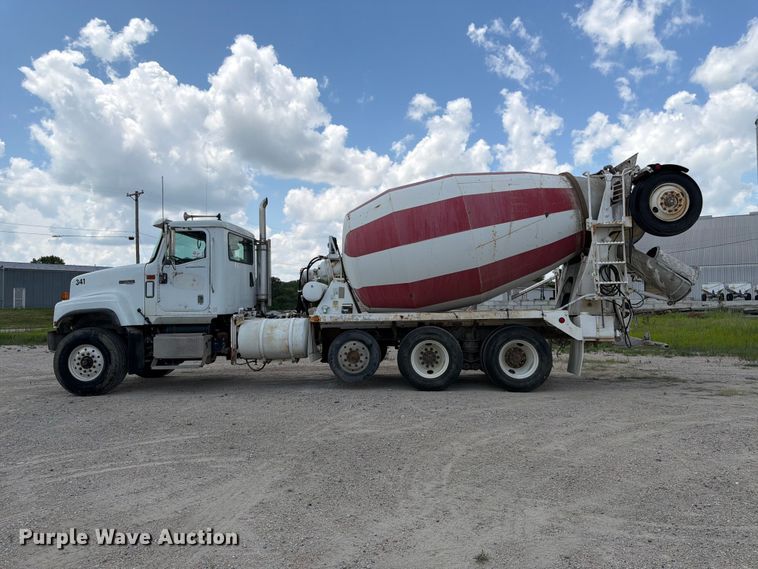 image for item FK3521 2007 International DF557 ready mix truck