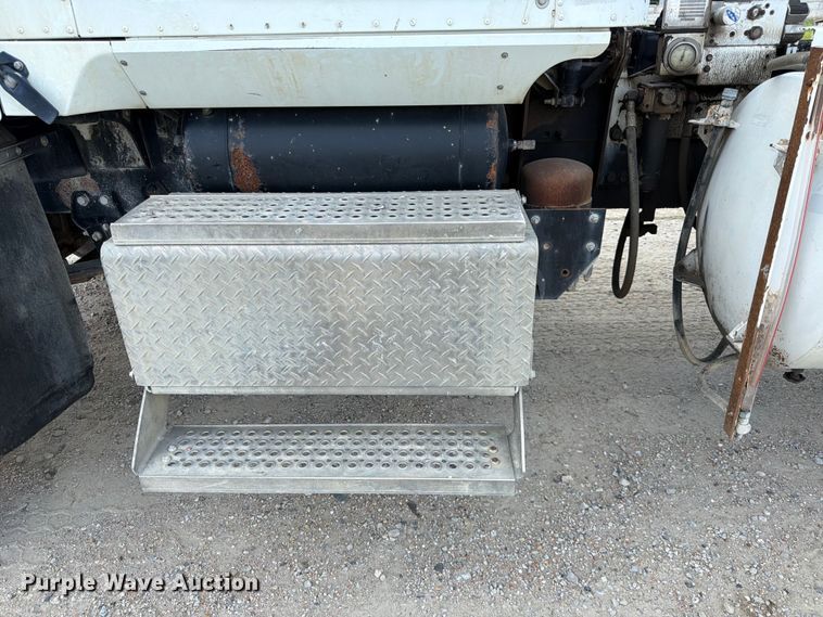 image for item FK3521 2007 International DF557 ready mix truck
