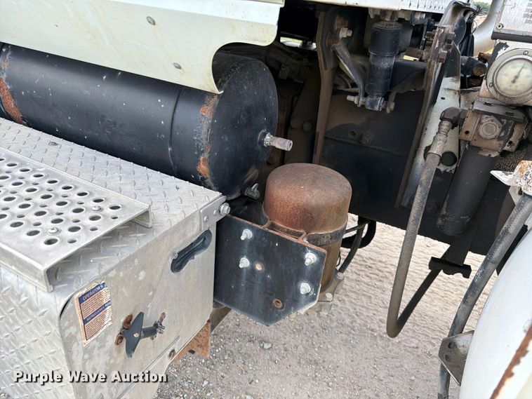 image for item FK3521 2007 International DF557 ready mix truck