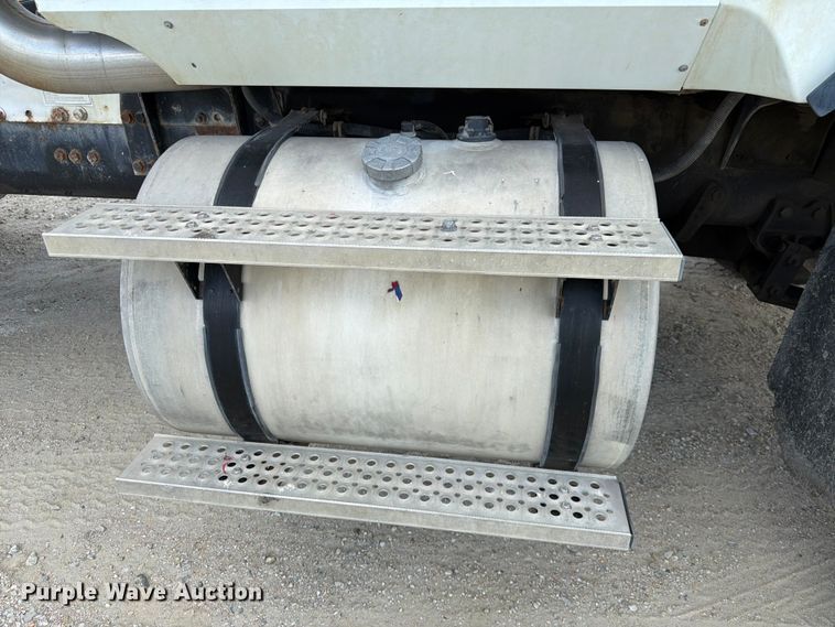 image for item FK3521 2007 International DF557 ready mix truck