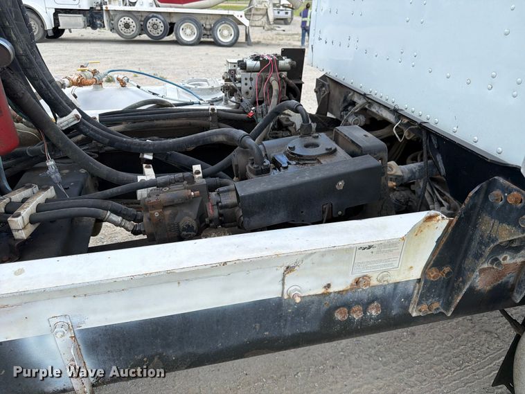 image for item FK3521 2007 International DF557 ready mix truck