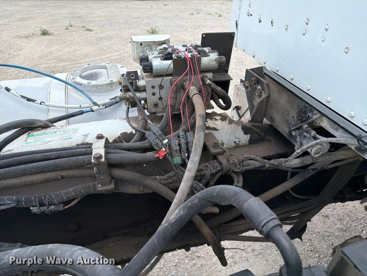 image for item FK3521 2007 International DF557 ready mix truck