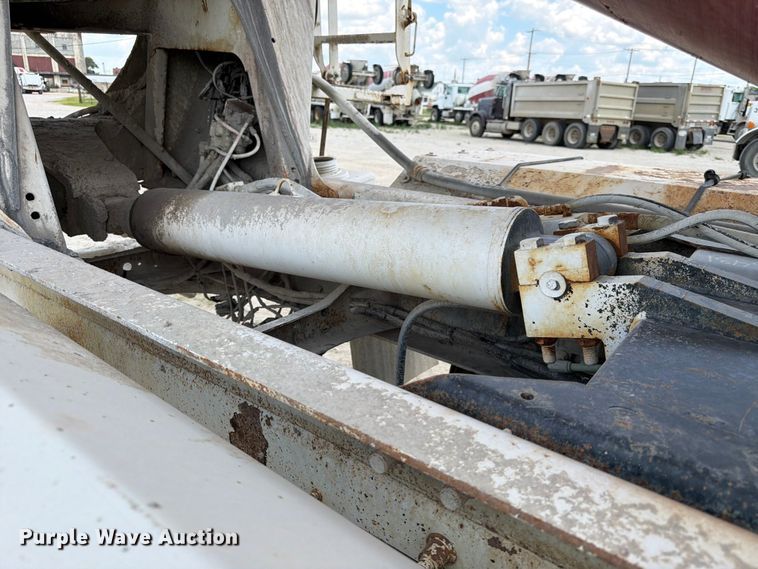 image for item FK3521 2007 International DF557 ready mix truck