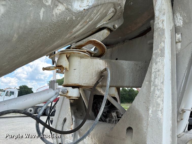 image for item FK3521 2007 International DF557 ready mix truck