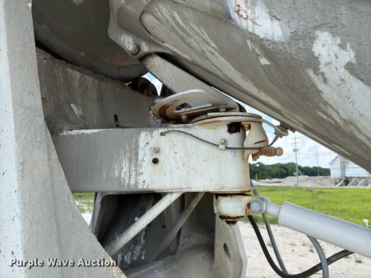 image for item FK3521 2007 International DF557 ready mix truck