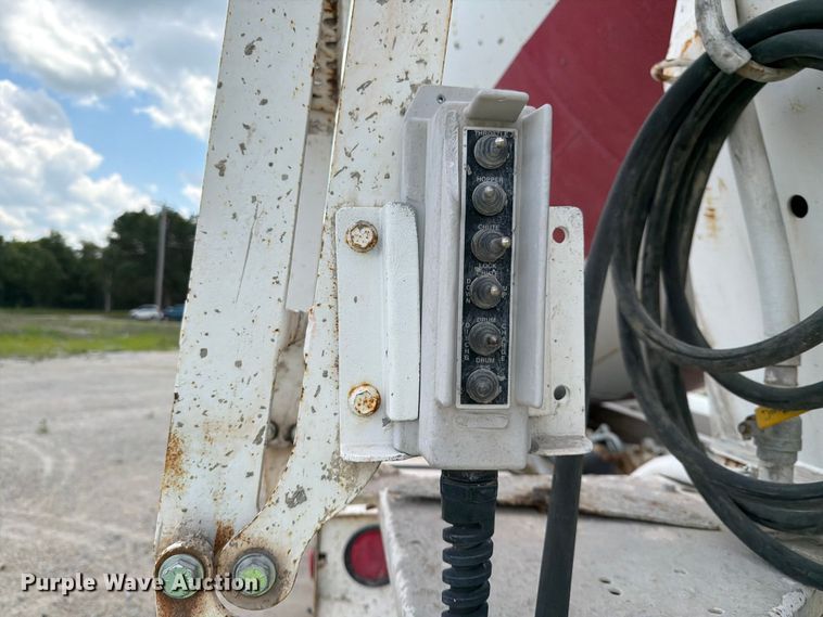 image for item FK3521 2007 International DF557 ready mix truck