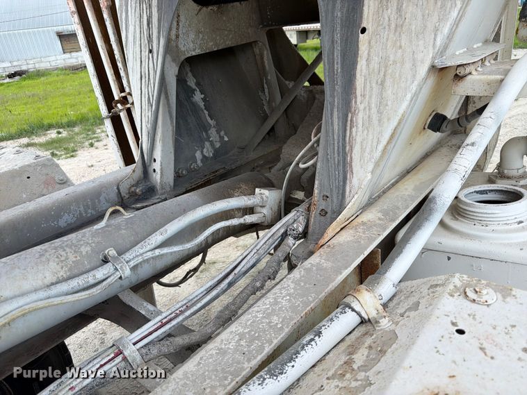 image for item FK3521 2007 International DF557 ready mix truck