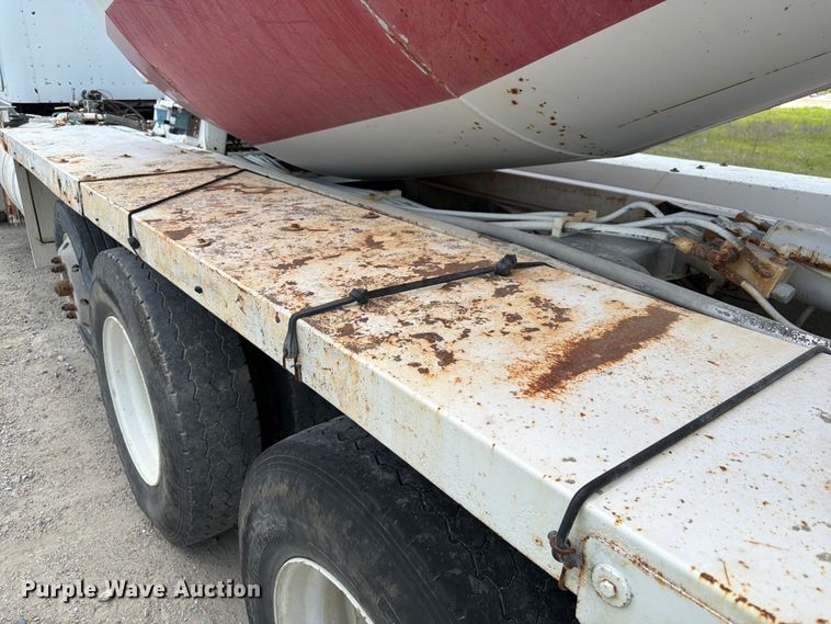 image for item FK3521 2007 International DF557 ready mix truck