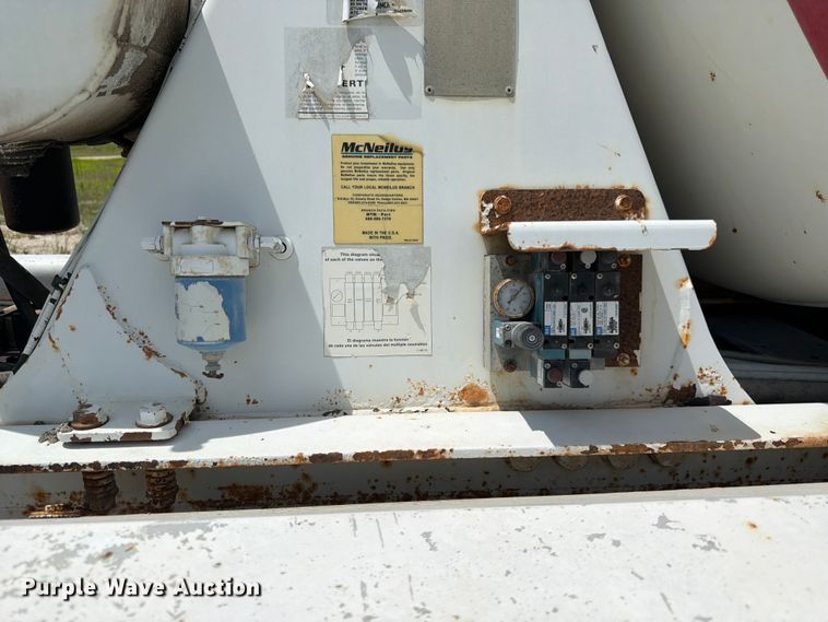image for item FK3521 2007 International DF557 ready mix truck