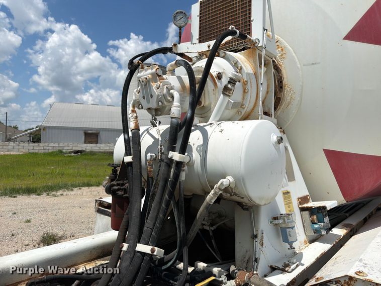 image for item FK3521 2007 International DF557 ready mix truck
