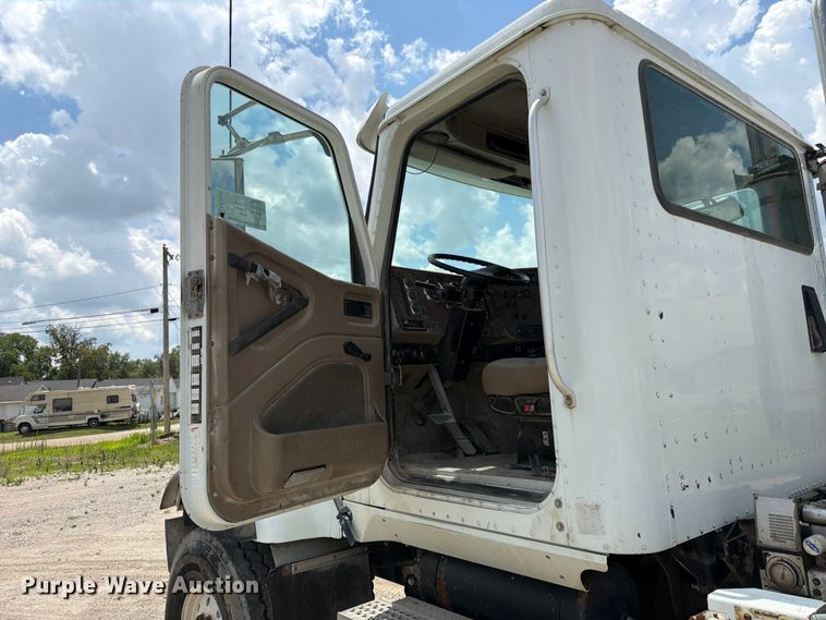image for item FK3521 2007 International DF557 ready mix truck