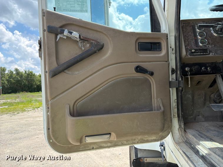 image for item FK3521 2007 International DF557 ready mix truck