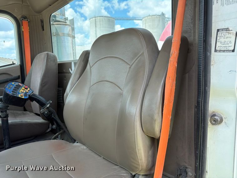 image for item FK3521 2007 International DF557 ready mix truck
