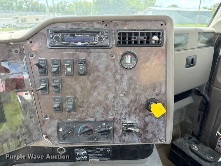 image for item FK3521 2007 International DF557 ready mix truck