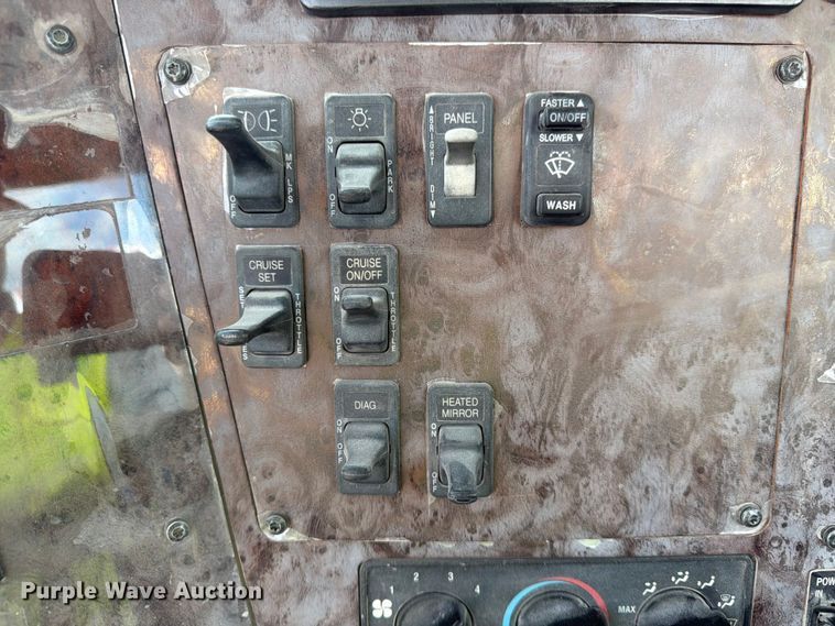 image for item FK3521 2007 International DF557 ready mix truck