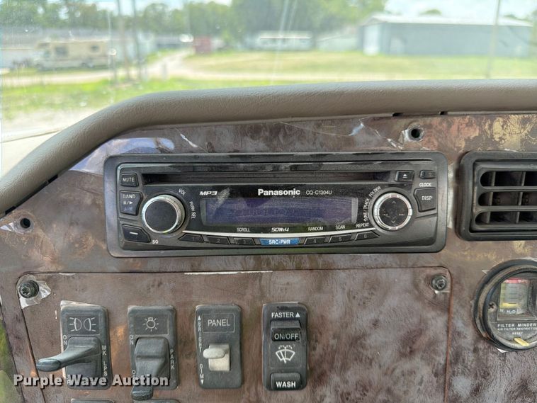 image for item FK3521 2007 International DF557 ready mix truck