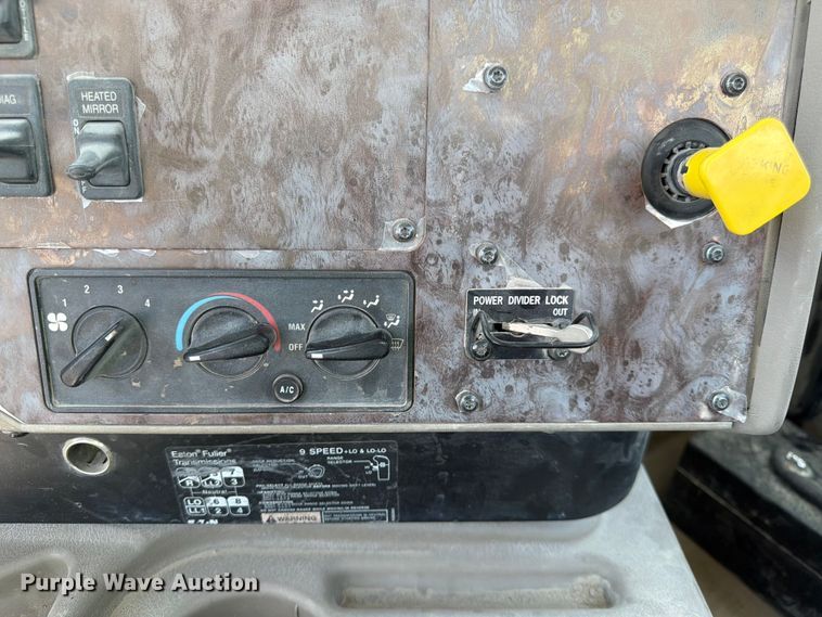 image for item FK3521 2007 International DF557 ready mix truck