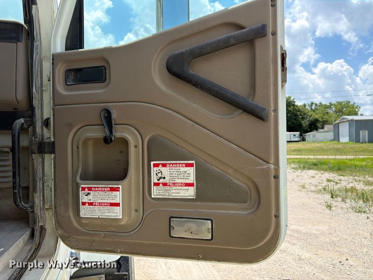 image for item FK3521 2007 International DF557 ready mix truck