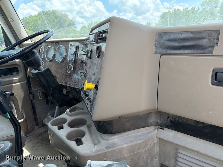 image for item FK3521 2007 International DF557 ready mix truck