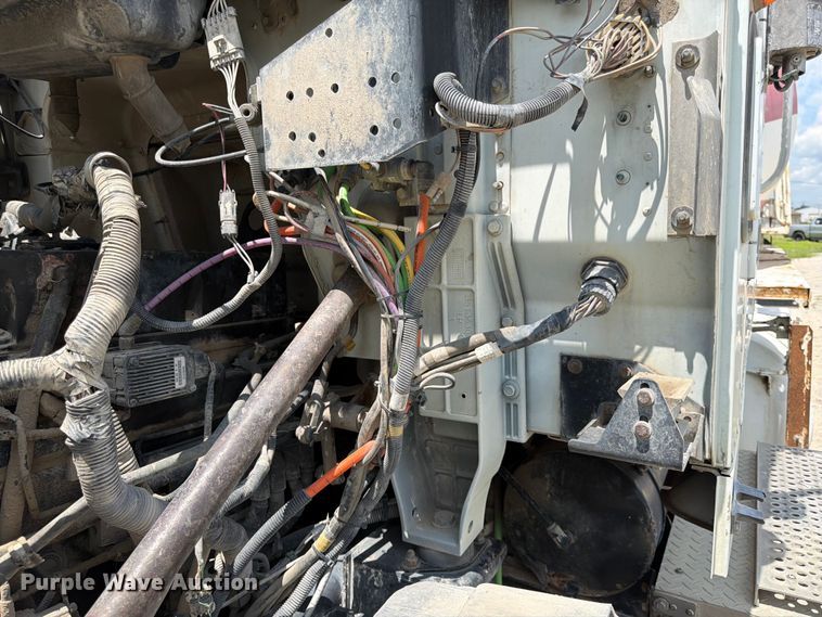 image for item FK3521 2007 International DF557 ready mix truck