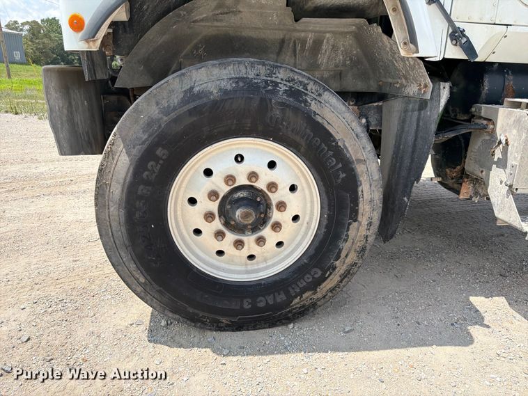 image for item FK3521 2007 International DF557 ready mix truck