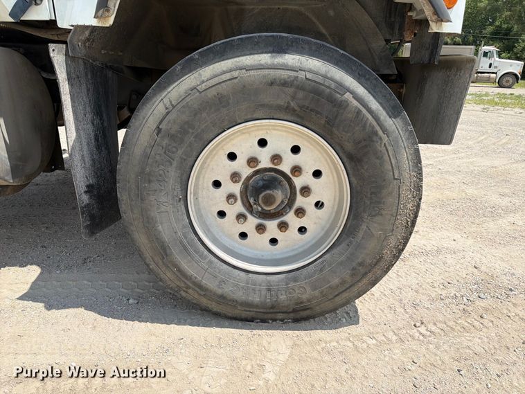 image for item FK3521 2007 International DF557 ready mix truck