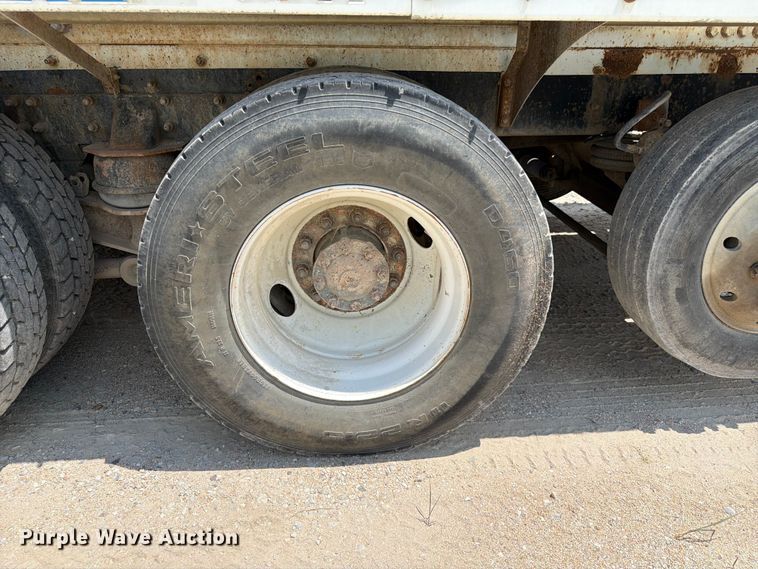 image for item FK3521 2007 International DF557 ready mix truck