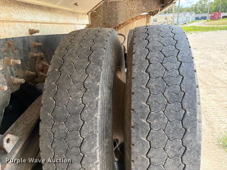 image for item FK3521 2007 International DF557 ready mix truck