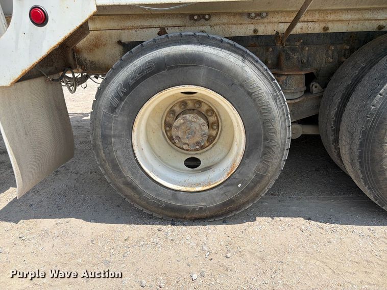 image for item FK3521 2007 International DF557 ready mix truck