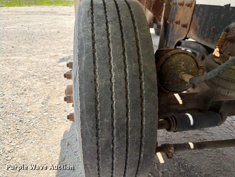 image for item FK3521 2007 International DF557 ready mix truck