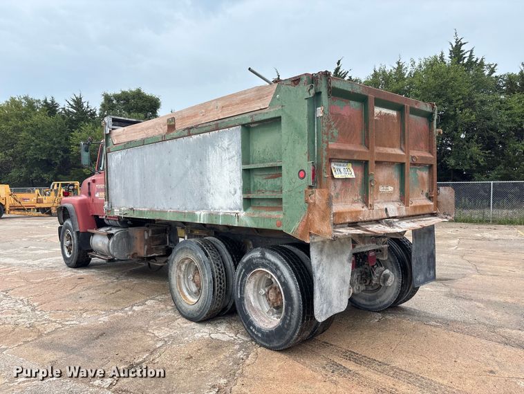 image for item FK3524 1997 Ford LT8000 dump truck