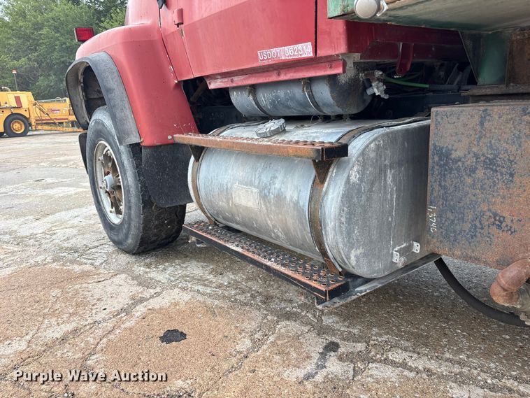 image for item FK3524 1997 Ford LT8000 dump truck