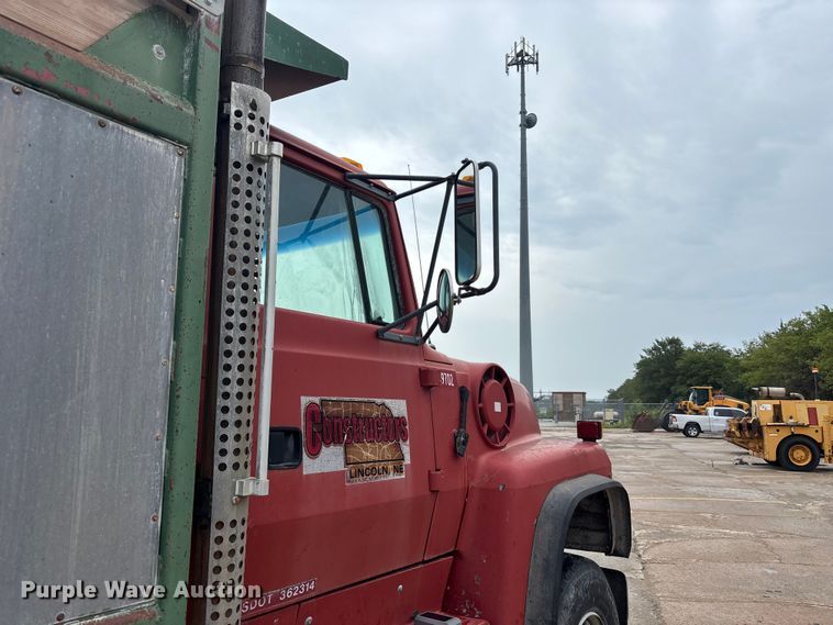 image for item FK3524 1997 Ford LT8000 dump truck